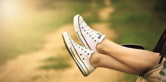 Jakich przedmiotów nie wolno trzymać i wozić w samochodzie?