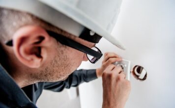 Jak ciasny powinien być kask?