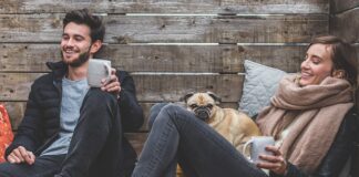 Czy buty narciarskie przechowywać zapięte?