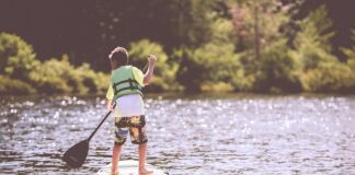 Czym różni się kamizelka asekuracyjna od ratunkowej?