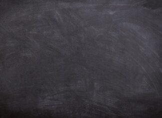 Co oznacza czarny łańcuszek na szyi?