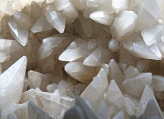 Od którego miesiąca dziecko zaczyna siadać?