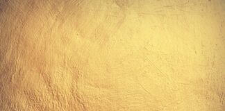 Czy mosiądz pozłacany czernieje?